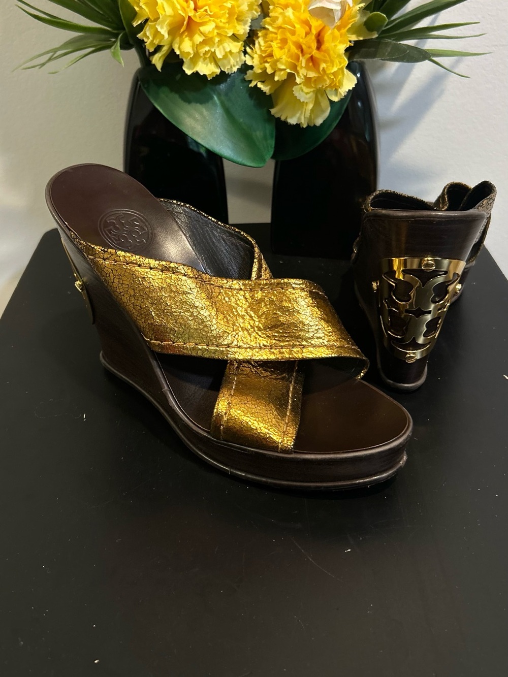 Tory Burch Gold Wedges Size 7.5 - Picture 2 of 4